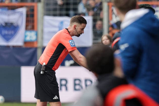 31 01 2026, xgrfx, Soccer 2 Bundesliga, VfL Bochum FC Schalke 04 v l Goal by Kenan Karaman is disallowed after video review by referee Michael Bacher FC Schalke 04 DFL DFB REGULATIONS PROHIBIT ANY USE OF PHOTOGRAPHS as IMAGE SEQUENCES and or QUASI VIDEO Bochum