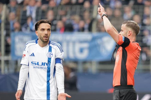 31 01 2026, xgrfx, Soccer 2 Bundesliga, VfL Bochum FC Schalke 04 v l Goal by Kenan Karaman is disallowed after video review by referee Michael Bacher FC Schalke 04 DFL DFB REGULATIONS PROHIBIT ANY USE OF PHOTOGRAPHS as IMAGE SEQUENCES and or QUASI VIDEO Bochum