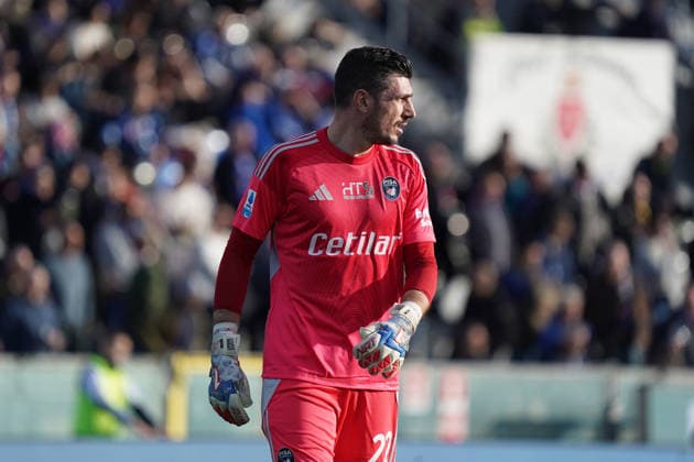 Pisa s goalkeeper Simone Scuffet ....During the Serie A soccer match between Pisa and Sassuolo at the Cetilar Arena Romeo Anconetani Stadium in Pisa; Center West Italy; Tuesday January 31; 2026 ; Soccer  Copyright: xAlessandroxLaxRocca LaPressex