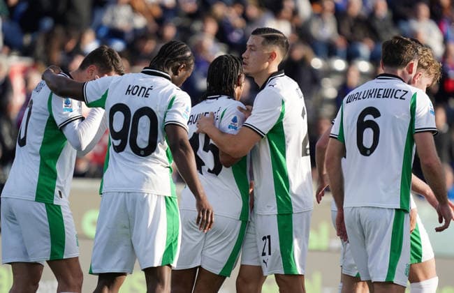 Sassuolo s players celebrates after own goal Pisa s Antonio Caracciolo during the Serie A soccer match between Pisa and Sassuolo at the Cetilar Arena Romeo Anconetani Stadium in Pisa; Center West Italy; Tuesday January 31; 2026 ; Soccer  Copyright: xAlessandroxLaxRocca LaPressex