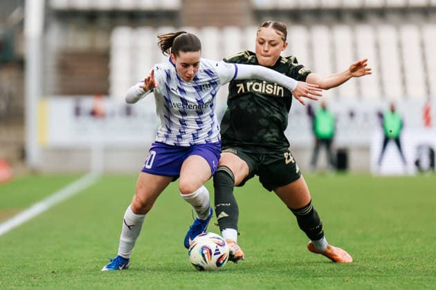 Google Pixel Womens Bundesliga SGS Essen 1 FC Union Berlin 31 01 2026 Leonie Köpp SGS Essen, 20 in duel with Anna Aehling 1 FC Union Berlin, 4 Google Pixel Womens Bundesliga SGS Essen 1 FC Union Berlin Essen, Stadion an der Hafenstraße 31 01 2025 DFB REGULATIONS PROHIBIT ANY USE OF PHOTOGRAPHS AS IMAGE SEQUENCES AND OR QUASI VIDEO Copyright: xBEAUTIFULxSPORTS Freisenx