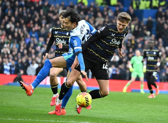 Kaoru Mitoma of Brighton beats Harrison Armstrong of Everton to the ball during the Premier League match between Brighton and Hove Albion and Everton at the American Express Stadium, Brighton UK - Saturday 31st January 2026 Brighton v Everton Premier League Football, Amex Stadium, Sussex, UK - 31 Jan 2026Brighton Amex Stadium Sussex United Kingdom Editorial use only. No merchandising. For Football images FA and Premier League restrictions apply inc. no internet mobile usage without FAPL license - for details contact Football Dataco  Copyright: xLizxFinlayson TPI Shutterstockx 16497437v