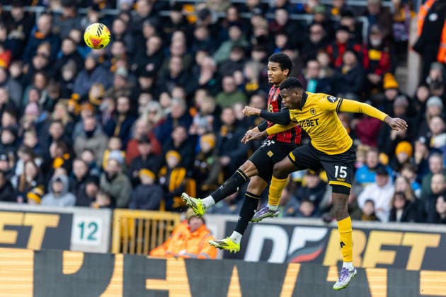 Wolverhampton Wanderers v Bournemouth, Premier League Wolverhampton Wanderers defender Yerson Mosquera (15) heads the ball during the Premier League match between Wolverhampton Wanderers and Bournemouth at Molineux, Wolverhampton, UK on 31 January 2026. Wolverhampton Molineux West Midlands UK Editorial use only DataCo restrictions apply See www.football-dataco.com , Copyright: xManjitxNarotrax PSI-23661-0016