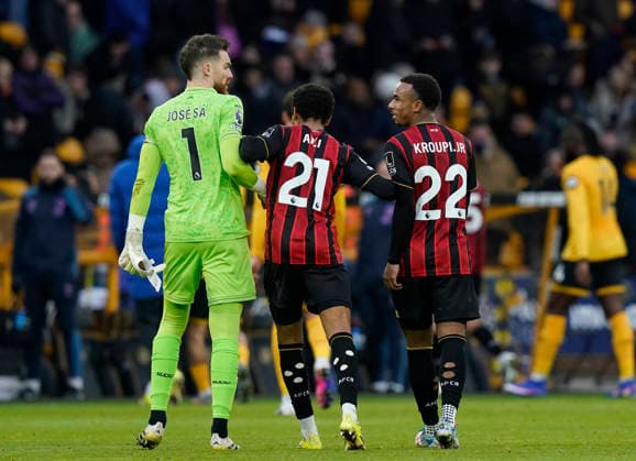 Wolverhampton, England, 31st January 2026. Jose Sa of Wolverhampton Wanderers is kept away from Eli Junior Kroupi of Bournemouth during the Wolverhampton Wanderers vs AFC Bournemouth Premier League match at Molineux, Wolverhampton. Picture credit should read: Andrew Yates Sportimage EDITORIAL USE ONLY. No use with unauthorised audio, video, data, fixture lists, club league logos or live services. Online in-match use limited to 120 images, no video emulation. No use in betting, games or single club league player publications. SPI_042_AY_Wolves_Bmouth SPI-4493-0040