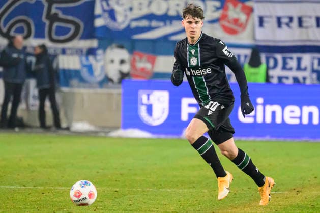 Fußball, Noah Weißhaupt wechselt zum SV Darmstadt, Archivbilder In the picture, from left: Noah¯Weißhaupt¯(Hannover¯96), GER, Magdeburg, 1.FC Magdeburg vs Hannover 96, 2. Bundesliga, soccer, DFB, 2025 2026 season, AVNET Arena, match day, DFB DFL REGULATIONS PROHIBIT ANY USE OF PHOTOGRAPHS AS IMAGE SEQUENCES AND OR QUASI-VIDEO, 30.01.2026, *** In the picture, from left Noah¯Weißhaupt¯ Hannover¯96 , GER, Magdeburg, 1 FC Magdeburg vs Hannover 96, 2 Bundesliga, soccer, DFB, 2025 2026 season, AVNET Arena, match day, DFB DFL REGULATIONS PROHIBIT ANY USE OF PHOTOGRAPHS AS IMAGE SEQUENCES AND OR QUASI VIDEO, 30 01 2026, Copyright: HMBxMedia UwexKoch