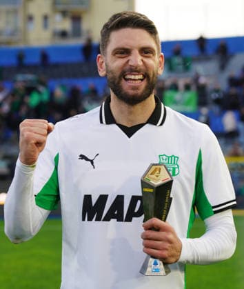 Sassuolo s Domenico Berardi Panini player of the match during the Serie A soccer match between Pisa and Sassuolo at the Cetilar Arena Romeo Anconetani Stadium in Pisa; Center West Italy; Tuesday January 31; 2026 ; Soccer  Copyright: xAlessandroxLaxRocca LaPressex