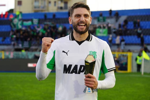 Sassuolo s Domenico Berardi Panini player of the match during the Serie A soccer match between Pisa and Sassuolo at the Cetilar Arena Romeo Anconetani Stadium in Pisa; Center West Italy; Tuesday January 31; 2026 ; Soccer  Copyright: xAlessandroxLaxRocca LaPressex