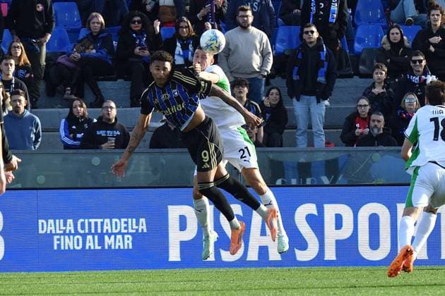 Henrik Wendel Meister (Pisa) Jay Noah Idzes (Sassuolo) during Pisa SC vs US Sassuolo, Italian soccer Serie A match in Pisa, Italy, January 31 2026  Copyright: xGabrielexMasotti IPAxSportx xipa-agency.netx xx IPA_70797646 IPA_Agency_IPA70797646