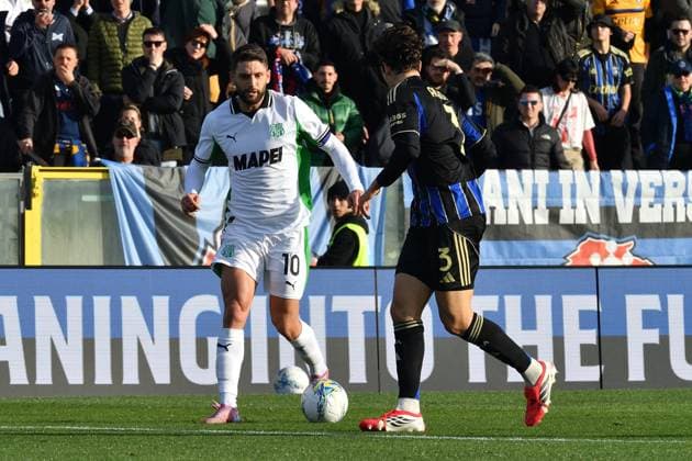 Domenico Berardi (Sassuolo) Samuele Angori (Pisa) during Pisa SC vs US Sassuolo, Italian soccer Serie A match in Pisa, Italy, January 31 2026  Copyright: xGabrielexMasotti IPAxSportx xipa-agency.netx xx IPA_70797670 IPA_Agency_IPA70797670
