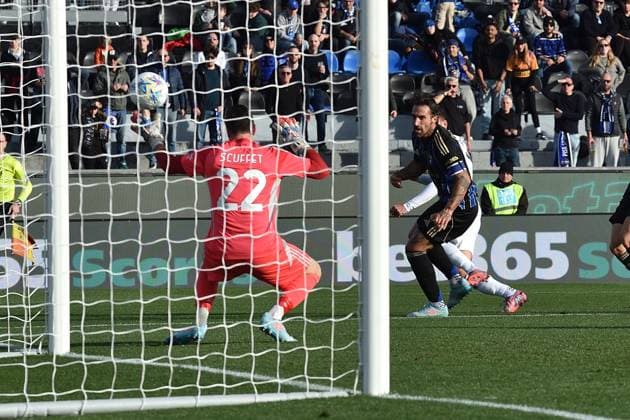 Domenico Berardi (Sassuolo) scores 0-1 during Pisa SC vs US Sassuolo, Italian soccer Serie A match in Pisa, Italy, January 31 2026  Copyright: xGabrielexMasotti IPAxSportx xipa-agency.netx xx IPA_70797943 IPA_Agency_IPA70797943