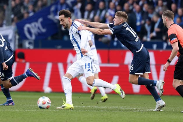 Bochum, Germany, 31 01 26, Kenan Karaman FC Schalke 04 and Callum Marshall VfL Bochum during the Bundesliga 2 match between VfL 1848 Bochum FC Schalke 04 at the Vonovia Ruhrstadion in Bochum Photo by Joachim Bywaletz DFB DFL REGULATIONS PROHIBIT ANY USE OF PHOTOGRAPHS AS IMAGE SEQUENCES AND OR QUASI VIDEO Copyright: JoachimxBywaletz xJB-Sportfoto