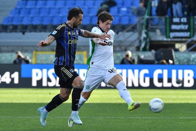 CALCIO - Serie A - Pisa SC vs US Sassuolo Antonio Caracciolo (Pisa) Andrea Pinamonti (Sassuolo) during Pisa SC vs US Sassuolo, Italian soccer Serie A match in Pisa, Italy, January 31 2026 Pisa Italy  Copyright: xIPAxSport ABACAx