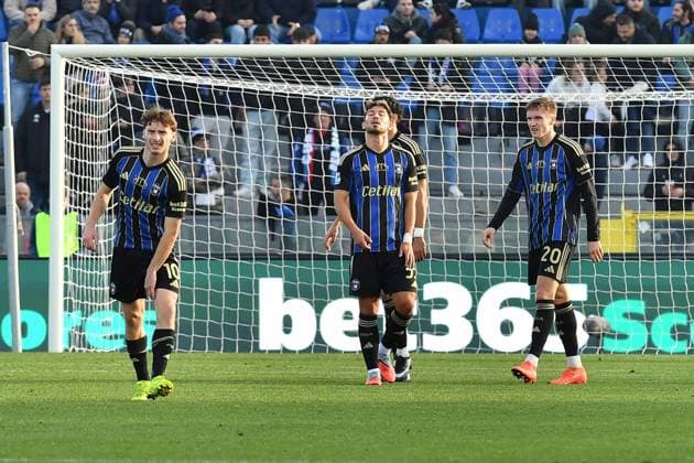 Players Pisa disappointment during Pisa SC vs US Sassuolo, Italian soccer Serie A match in Pisa, Italy, January 31 2026  Copyright: xGabrielexMasotti IPAxSportx xipa-agency.netx xx IPA_70798087 IPA_Agency_IPA70798087