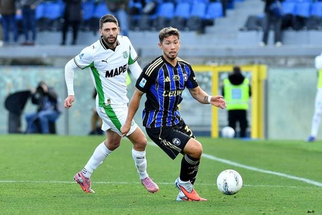 Felipe Loyola (Pisa) Domenico Berardi (Sassuolo) during Pisa SC vs US Sassuolo, Italian soccer Serie A match in Pisa, Italy, January 31 2026  Copyright: xGabrielexMasotti IPAxSportx xipa-agency.netx xx IPA_70798112 IPA_Agency_IPA70798112