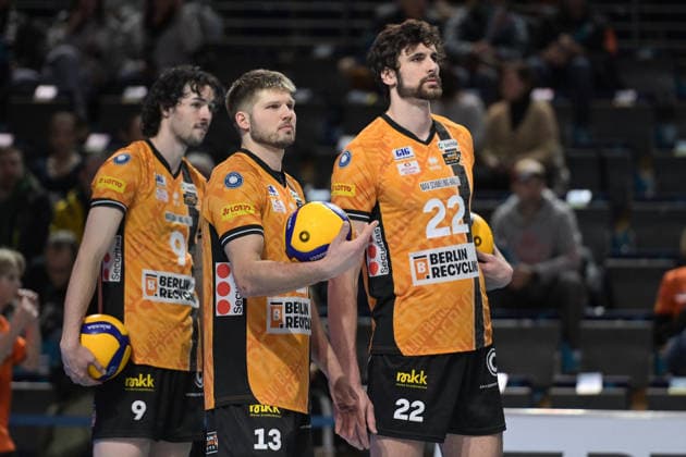 31 01 2026, xlakx, Volleyball 1 Bundesliga Men, BR Volleys FT 1844 Freiburg v l Nolan Flexen BR Volleys , Ruben Schott BR Volleys , Jake Hanes BR Volleys Game situation Berlin Daniel Lakomski