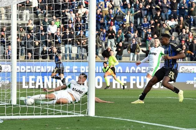CALCIO - Serie A - Pisa SC vs US Sassuolo Jay Noah Idzes (Sassuolo) saves during Pisa SC vs US Sassuolo, Italian soccer Serie A match in Pisa, Italy, January 31 2026 Pisa Italy  Copyright: xIPAxSport ABACAx