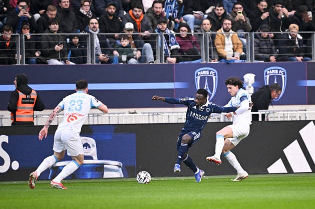 Paris FC v Olympique de Marseille - Ligue 1 McDonald s 2025 2026 27 Moses SIMON (pfc) - 05 Leonardo Julian BALERDI ROSA (om) during the Ligue 1 McDonald s match between Paris FC and Marseille at Stade Jean Bouin on January 31, 2026 in Paris, France. Paris France  Copyright: xFEPx 776348267