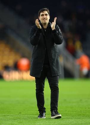Andoni Iraola manager of AFC Bournemouth applauds the fans Wolverhampton Wanderers v AFC Bournemouth, Premier League, Football, Molineux, Wolverhampton, UK - 31 Jan 2026Wolverhampton Molineux United Kingdom EDITORIAL USE ONLY No use with unauthorised audio, video, data, fixture lists, club league logos or live services. Online in-match use limited to 120 images, no video emulation. No use in betting, games or single club league player publications. Copyright: xMichaelxZemanek Shutterstockx 16496747al