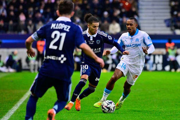 FOOTBALL : Paris FC vs Marseille - Ligue 1 - 31 01 2026 Ilan KEBBAL ( 10 - PFC ) and Igor Paixao ( 14 - Olympique Marseille ) during the Ligue 1 match between Paris FC and Olympique de Marseille at Stade Jean Bouin on January 31, 2026 in Paris, France. ( Photo by Federico Pestellini PsnewZ ) - ParisFrance  Copyright: xFedericoxPestellinix