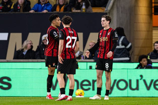 31st January 2026; Molineux Stadium, Wolverhampton, West Midlands, England; Premier League Football, Wolverhampton Wanderers versus Bournemouth; Alex Scott of AFC Bournemouth celebrates with his team after scoring in the 1st minute of added time in the second half to make the score 0-2  GodfreyxPitt Content restricted for UK based newspaper