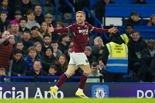 Chelsea v West Ham United, Premier League Jarrod Bowen of West Ham United celebrating his goal to make it 0-1 during the Chelsea v West Ham United Premier League match at Stamford Bridge, London, England on 31 January 2026 Credit: Dylan Hepworth Every Second Media Editorial use only. All images are copyright Every Second Media Limited. No images may be reproduced without prior permission. All rights reserved. Premier League and Football League images are subject to licensing agreements with Football DataCo Limited. see https: www.football-dataco.com Copyright: xIMAGO EveryxSecondxMediax ESM-1782-0027 DylanxHepworthx xEveryxSecondxMediax