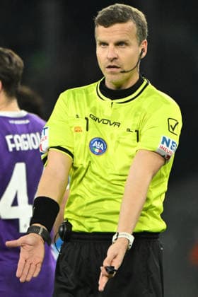Federico La Penna the referee gestures during Serie A Enelive match between SSC Napoli vs ACF Fiorentina:Danilo Gemito Live Photo  Copyright: xDaniloxGemito IPAxSportx xipa-agency.netx xx IPA_70802394 IPA_Agency_IPA70802394