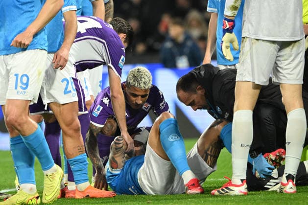 the injury a Giovanni Di Lorenzo of SSC Napoli during Serie A Enelive match between SSC Napoli vs ACF Fiorentina:Danilo Gemito Live Photo  Copyright: xDaniloxGemito IPAxSportx xipa-agency.netx xx IPA_70802472 IPA_Agency_IPA70802472