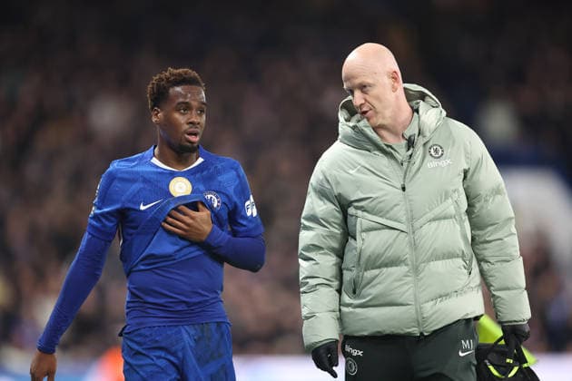 31st January 2026; Stamford Bridge, Chelsea, London, England: Premier League Football, Chelsea versus West Ham United; Jamie Gittens of Chelsea walking around the pitch back to the dressing room after receiving treatment for an injury and is substituted  KatiexChan Content restricted for UK based newspaper