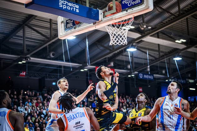 easycredit BBL Basketball Bundesliga 2025 2026 18 Matchday 31 01 2026 Science City Jena vs MHP RIESEN Ludwigsburg Center Brandon Tischler Lubu with the successful lay-up, 4 opponents of Jena cannot intervene Sparkassen Arena