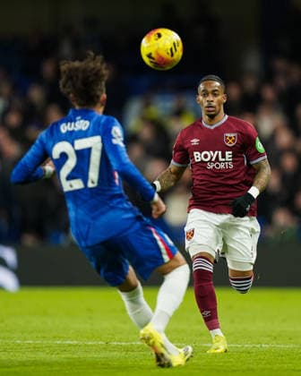 Chelsea v West Ham United, Premier League Malo Gusto of Chelsea and Malo Gusto of Chelsea battling for the ball during the Chelsea v West Ham United Premier League match at Stamford Bridge, London, England on 31 January 2026 Credit: Dylan Hepworth Every Second Media Editorial use only. All images are copyright Every Second Media Limited. No images may be reproduced without prior permission. All rights reserved. Premier League and Football League images are subject to licensing agreements with Football DataCo Limited. see https: www.football-dataco.com Copyright: xIMAGO EveryxSecondxMediax ESM-1782-0035 DylanxHepworthx xEveryxSecondxMediax