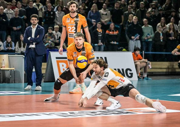 31 01 2026, xlakx, Volleyball 1 Bundesliga Men, BR Volleys FT 1844 Freiburg f l Alexandre Leal BR Volleys coach , Jake Hanes BR Volleys , Ruben Schott BR Volleys , Kyle Dagostino BR Volleys game scene Berlin Daniel Lakomski