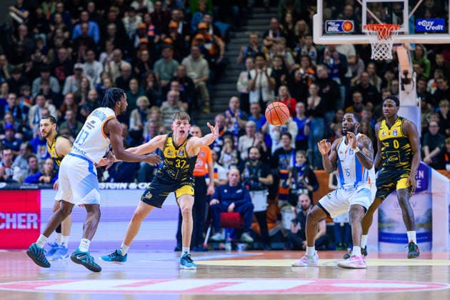 Keith, Braxton Forward, Science City Jena, 13 , Julis, Baumer Guard, MHP Riesen Ludwigsburg, 37 , Naz, Bohannon Forward, Science City Jena, 15 , Babacar, Sane Forward, MHP Riesen Ludwigsburg, 0 GER, Science City Jena vs MHP Riesen Ludwigsburg, easyCredit Basketball Bundesliga, Matchday 18, Season 2025 2026, 31 01 2026 GER, Science City Jena vs MHP Riesen Ludwigsburg, easyCredit Basketball Bundesliga, Matchday 18, Season 2025 2026, 31 01 2026 Jena Copyright: xEibner-Pressefoto MartinxHerbstx EP_MHT