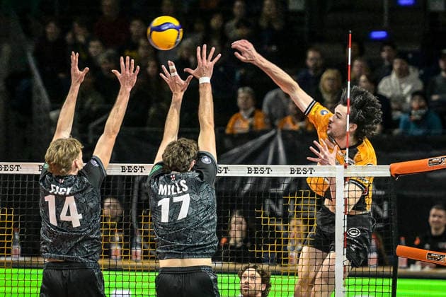 31 01 2026, xlakx, Volleyball 1 Bundesliga Men, BR Volleys FT 1844 Freiburg v l Charles Figy FT 1844 Freiburg , Nolan Flexen BR Volleys Attack Berlin Daniel Lakomski