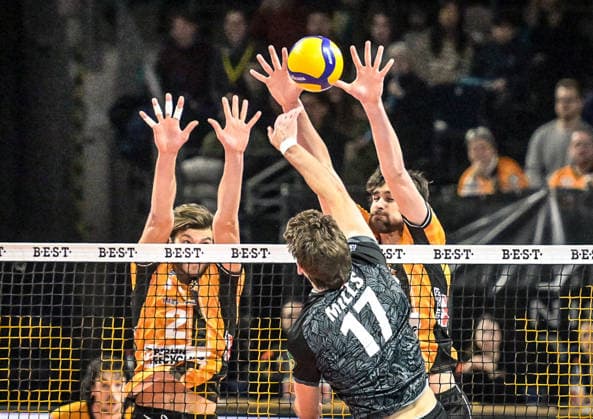 31 01 2026, xlakx, Volleyball 1 Bundesliga Men, BR Volleys FT 1844 Freiburg v l Matthew Knigge BR Volleys , Milles FT 1844 Freiburg , Jake Hanes BR Volleys Block, Berlin Daniel Lakomski