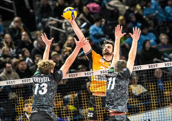 31 01 2026, xlakx, Volleyball 1 Bundesliga Men, BR Volleys FT 1844 Freiburg v l Jannik Brentel FT 1844 Freiburg , Jake Hanes BR Volleys , Karl Klehm FT 1844 Freiburg Attack Berlin Daniel Lakomski