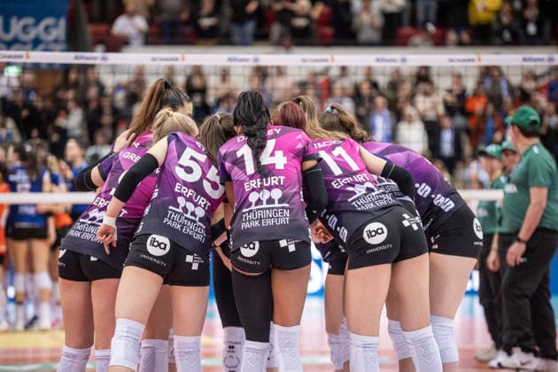 Team circle, Teamspirit Schwarz Weiss Erfurt GER, Allianz MTV Stuttgart Schwarz Weiss Erfurt, Volleyball Bundesliga, VBL, 2025 2026 season, 31 01 2026 GER, Allianz MTV Stuttgart Schwarz Weiss Erfurt, Volleyball Bundesliga, VBL, 2025 2026 season, 31 01 2026 Stuttgart Copyright: xSandyxDinkelackerx EP_SDR
