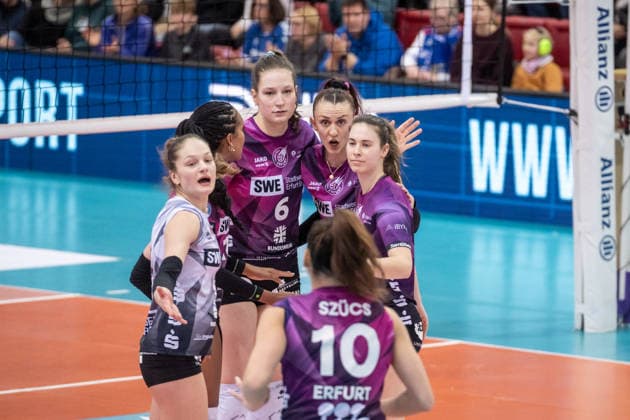 Team of Schwarz Weiss Erfurt MitteLena Linke Schwarze Weiss Erfurt, 06 GER, Allianz MTV Stuttgart Schwarz Weiss Erfurt, Volleyball Bundesliga, VBL, Season 2025 2026, 31 01 2026 GER, Allianz MTV Stuttgart Schwarz Weiss Erfurt, Volleyball Bundesliga, VBL, Season 2025 2026, 31 01 2026 Stuttgart Copyright: xSandyxDinkelackerx EP_SDR