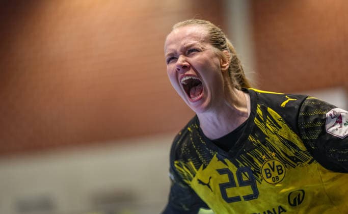 GER, Dortmund, Borussia Dortmund vs HSG Bensheim Auerbach Flames, Alsco Handball Bundesliga Frauen, Handball, DHB, Spielzeit 2025 2026, Sporthalle Wellinghofen, 15 Spieltag im Bild Emma Olsson Borussia Dortmund 29d , Jubel, Freude und Emotionen nach dem Tor gegen HSG Bensheim Auerbach Flames DFB DFL REGULATIONS PROHIBIT ANY USE OF PHOTOGRAPHS AS IMAGE SEQUENCES AND OR QUASI VIDEO, 31 01 2026 Copyright: HMBxMedia HendrikxHamelau