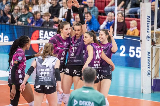 Lena Linke Schwarze Weiss Erfurt, 06 , Isabel Kovacic Schwarze Weiss Erfurt, 11 , Kinga Szuecs Schwarze Weiss Erfurt, 10 , Mitte freuen sich über gelungenen Spielzug GER, Allianz MTV Stuttgart Schwarz Weiss Erfurt, Volleyball Bundesliga, VBL, Spielzeit 2025 2026, 31 01 2026 GER, Allianz MTV Stuttgart Schwarz Weiss Erfurt, Volleyball Bundesliga, VBL, Spielzeit 2025 2026, 31 01 2026 Stuttgart Copyright: xSandyxDinkelackerx EP_SDR