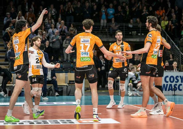 31 01 2026, xlakx, Volleyball 1 Bundesliga Men, BR Volleys FT 1844 Freiburg v l Nolan Flexen BR Volleys , Kyle Dagostino BR Volleys , Moritz Reichert BR Volleys , Jake Hanes BR Volleys , Arthur Wehner BR Volleys Celebrating the point Berlin Daniel Lakomski