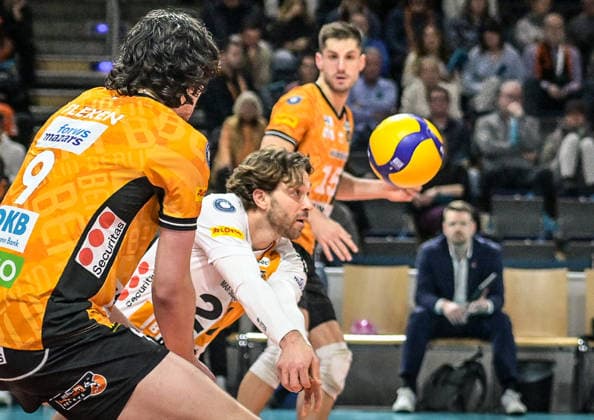 31 01 2026, xlakx, Volleyball 1 Bundesliga Men, BR Volleys FT 1844 Freiburg v l Nolan Flexen BR Volleys , Kyle Dagostino BR Volleys Attack Berlin Daniel Lakomski