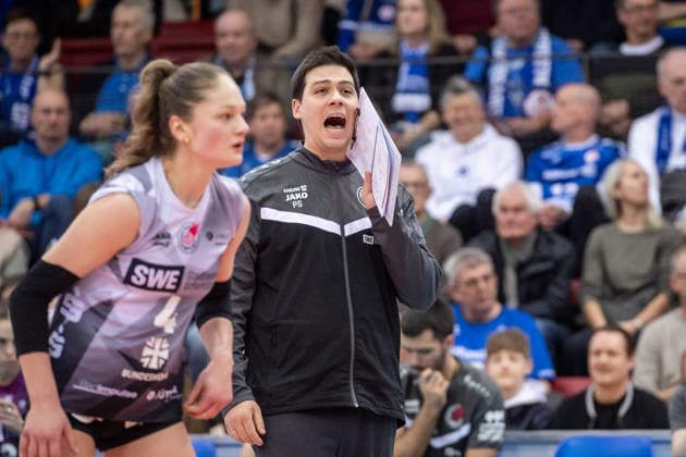 Pablo Sanchez coach Schwarz Weiss Erfurt call, instructions from the sidelines GER, Allianz MTV Stuttgart Schwarz Weiss Erfurt, Volleyball Bundesliga, VBL, season 2025 2026, 31 01 2026 GER, Allianz MTV Stuttgart Schwarz Weiss Erfurt, Volleyball Bundesliga, VBL, season 2025 2026, 31 01 2026 Stuttgart Copyright: xSandyxDinkelackerx EP_SDR
