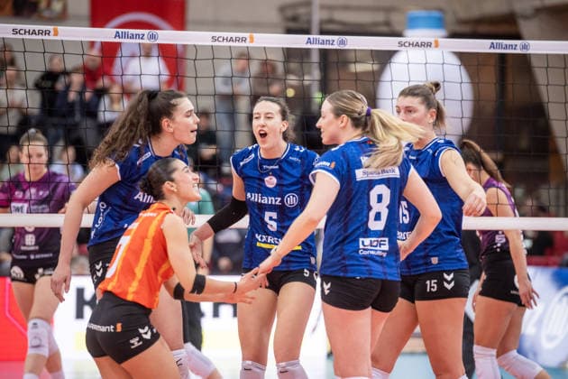 Lydia Grote Allianz MTV Stuttgart, 05 Mitte and Team Freude, Jubel GER, Allianz MTV Stuttgart Schwarz Weiss Erfurt, Volleyball Bundesliga, VBL, Season 2025 2026, 31 01 2026 GER, Allianz MTV Stuttgart Schwarz Weiss Erfurt, Volleyball Bundesliga, VBL, Season 2025 2026, 31 01 2026 Stuttgart Copyright: xSandyxDinkelackerx EP_SDR