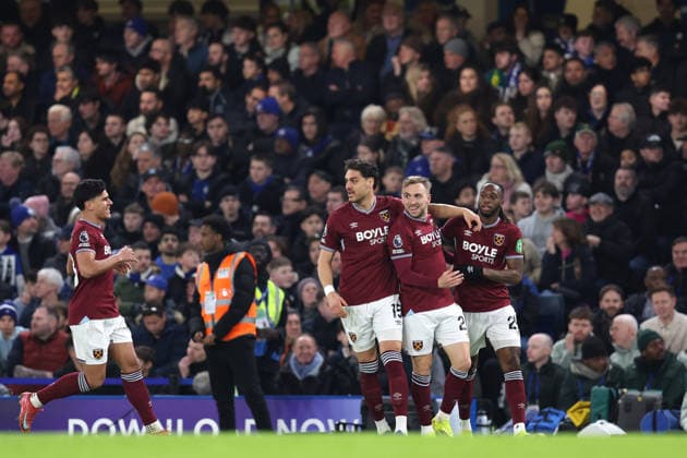 Chelsea v West Ham 28th January 2026, London - Premier League Football - Chelsea v West Ham United - Jarrod Bowen of West Ham United celebrates scoring their 1st goal with his teammates - Photo: Charlotte Wilson Offside. London UK  Copyright: xCharlottexWilsonx xOffsidexOffside
