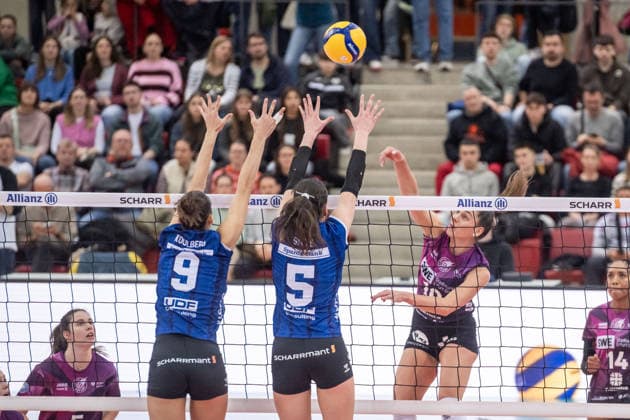 Kinga Szuecs Schwarze Weiss Erfurt, 10 against Stuttgart block of Anna Koulberg Allianz MTV Stuttgart, 09 and Lydia Grote Allianz MTV Stuttgart, 05 GER, Allianz MTV Stuttgart Schwarz Weiss Erfurt, Volleyball Bundesliga, VBL, 2025 2026 season, 31 01 2026 GER, Allianz MTV Stuttgart Schwarz Weiss Erfurt, Volleyball Bundesliga, VBL, 2025 2026 season, 31 01 2026 Stuttgart Copyright: xSandyxDinkelackerx EP_SDR