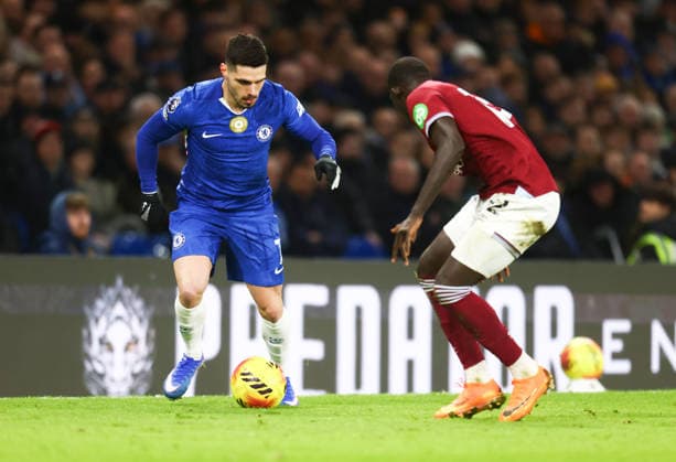 Chelsea v West Ham United, English Premier League, Stamford Bridge, London, UK - 31 01 2026 Pedro Neto of Chelsea takes on El Hadji Malick Diouf of West Ham United during the Premier League game at Stamford Bridge London Stamford Bridge London GBR, UK NEWSPAPERS OUT Copyright: xMarkxGreenwoodx