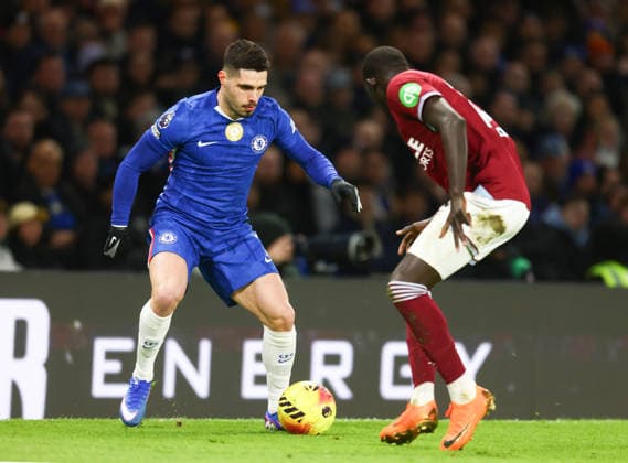Chelsea v West Ham United, English Premier League, Stamford Bridge, London, UK - 31 01 2026 Pedro Neto of Chelsea takes on El Hadji Malick Diouf of West Ham United during the Premier League game at Stamford Bridge London Stamford Bridge London GBR, UK NEWSPAPERS OUT Copyright: xMarkxGreenwoodx