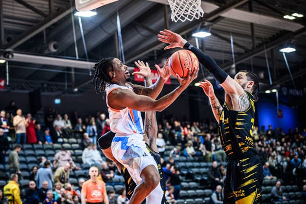 easycredit BBL Basketball Bundesliga 2025 2026 18 Matchday 31 01 2026 Science City Jena vs MHP RIESEN Ludwigsburg v li at basketball Uchenna Iroegbu Jena vs Gavin Schilling Lubu Sparkassen Arena