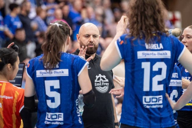 Konstantin Bitter Allianz MTV Stuttgart, Head Coach Timeout, Team Speech GER, Allianz MTV Stuttgart Schwarz Weiss Erfurt, Volleyball Bundesliga, VBL, Season 2025 2026, 31 01 2026 GER, Allianz MTV Stuttgart Schwarz Weiss Erfurt, Volleyball Bundesliga, VBL, Season 2025 2026, 31 01 2026 Stuttgart Copyright: xSandyxDinkelackerx EP_SDR