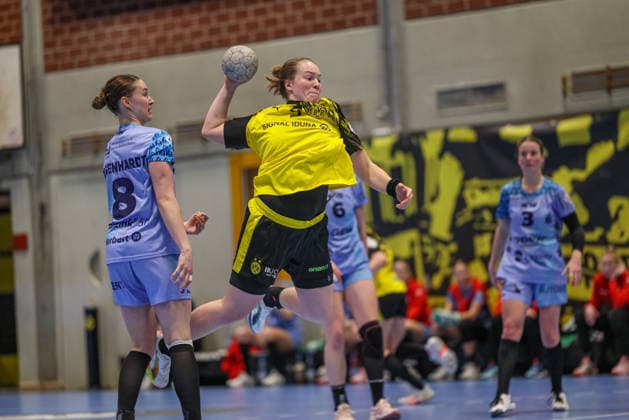 GER, Dortmund, Borussia Dortmund vs HSG Bensheim Auerbach Flames, Alsco Handball Bundesliga Frauen, Handball, DHB, Spielzeit 2025 2026, Sporthalle Wellinghofen, 15 Spieltag im Bild v l Lena Degenhardt HSG Bensheim Auerbach Flames Frauen 8 , Lisa Antl Borussia Dortmund Handball 9 DFB DFL REGULATIONS PROHIBIT ANY USE OF PHOTOGRAPHS AS IMAGE SEQUENCES AND OR QUASI VIDEO, 31 01 2026 Copyright: HMBxMedia HendrikxHamelau